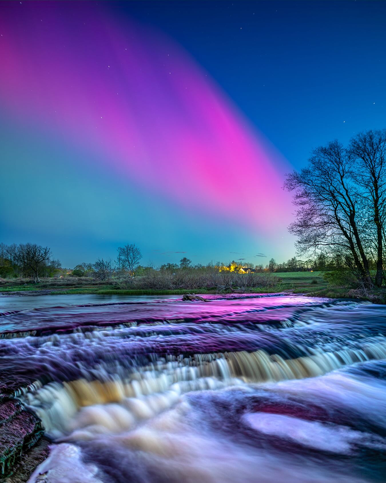 Next week we will start. 😍

This season is going to be amazing. We have such professional team ready to take you to the Lights. 
As always we promise to do anything we can to fulfil your dream to see the Lights. 
We are already getting fully booked for this year, so if you are thinking to join us I recommend to book asap. 
🫶

See you very soon. 

The best team Greenlander. 😘

This photo was taken in May. ;)