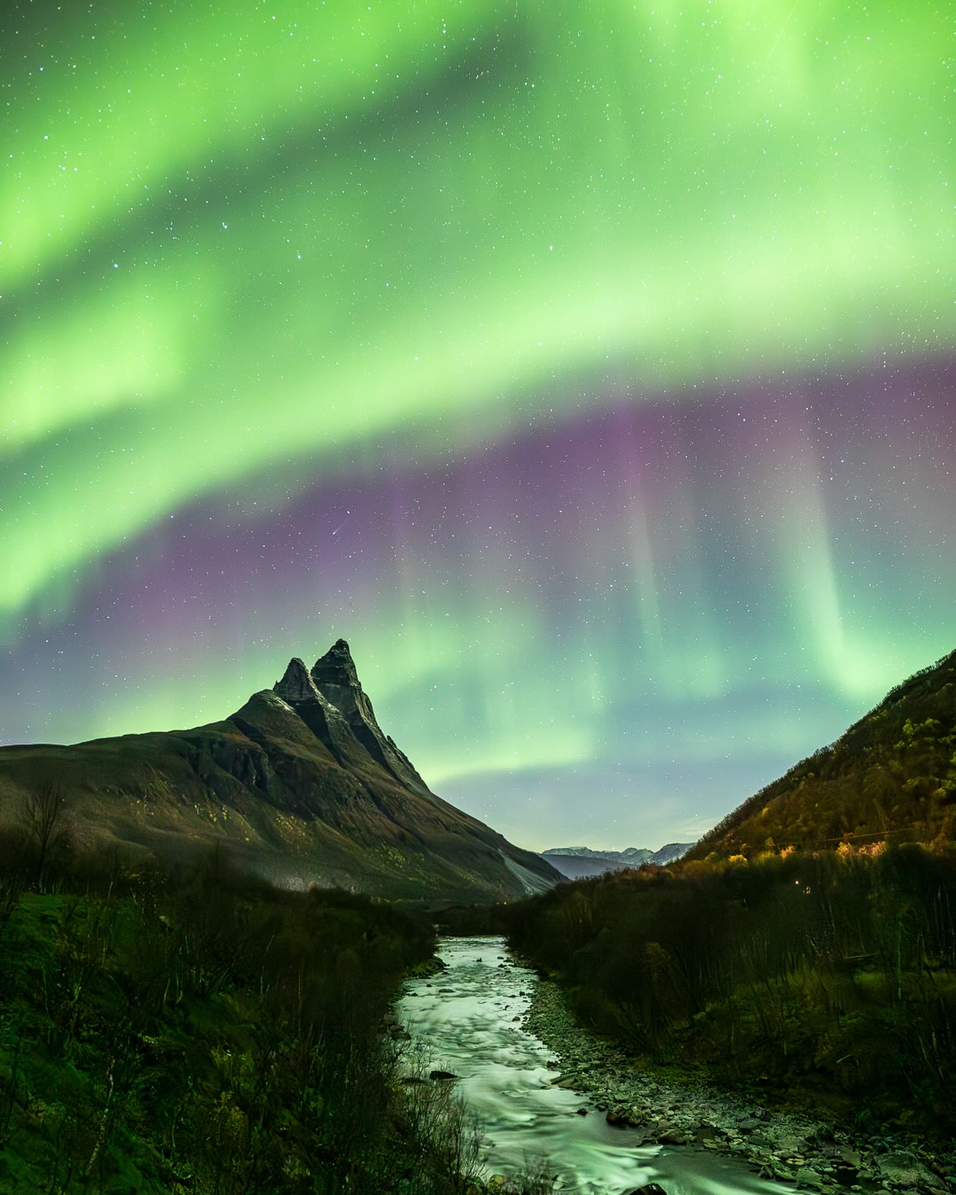 This season has treated us with some very nice Lights. 🔥
In case you are around and thinking of coming, hit us up and we take you there. 
This image is done recently and has comet Lemmon in it. 
Can you find it? ☄️

#dream #northernlights #drramteam