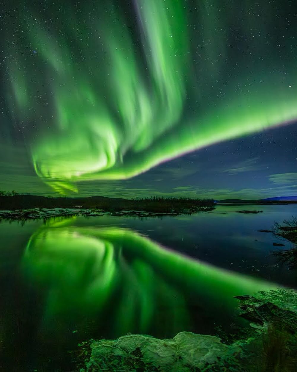 There are some seats available for the end of this month.
Let us know if you wish to join us. 🫶

#northernlights. #bestdeam #tromso