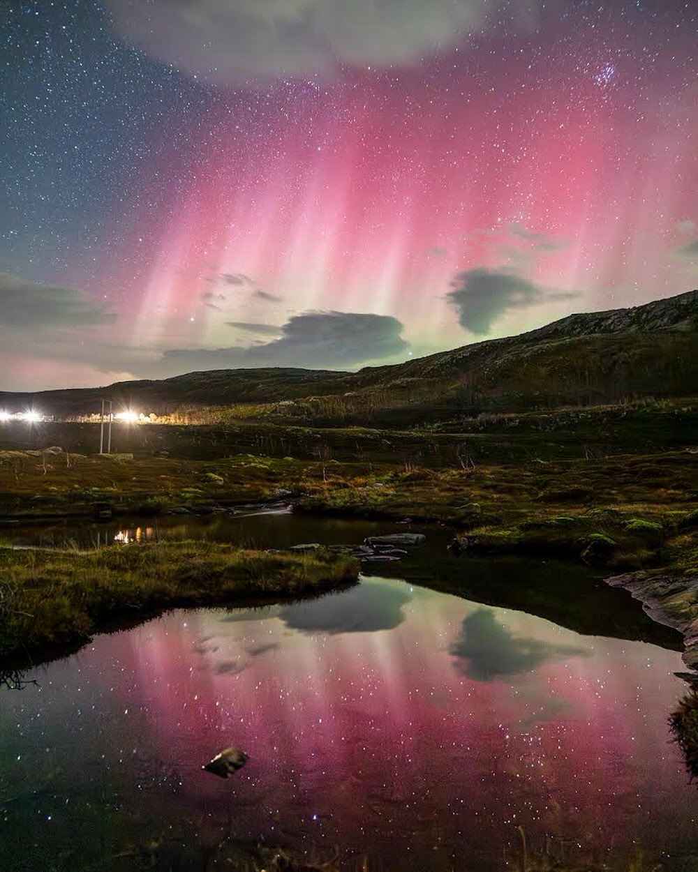 The sky’s alive in Tromsø! 🌌 Some seats still open for the next weeks — come chase the lights with us 💫 #AuroraBorealis #NorthernLightsNorway #bestteam